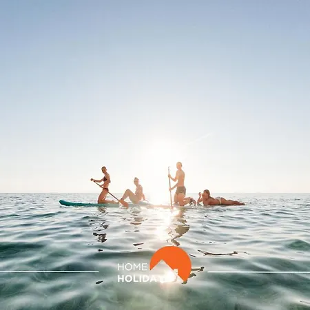 #166 Frat By Holidays Apartamento *