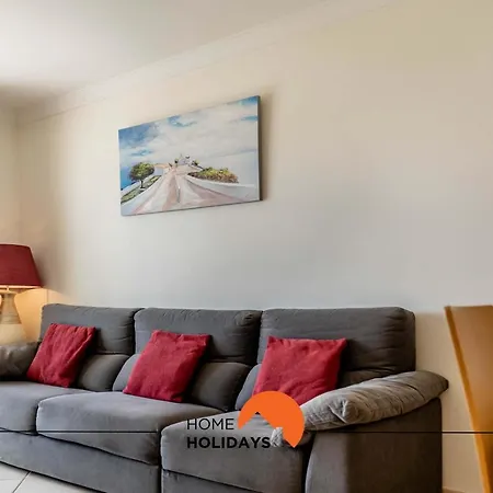 #166 Frat By Holidays Apartamento